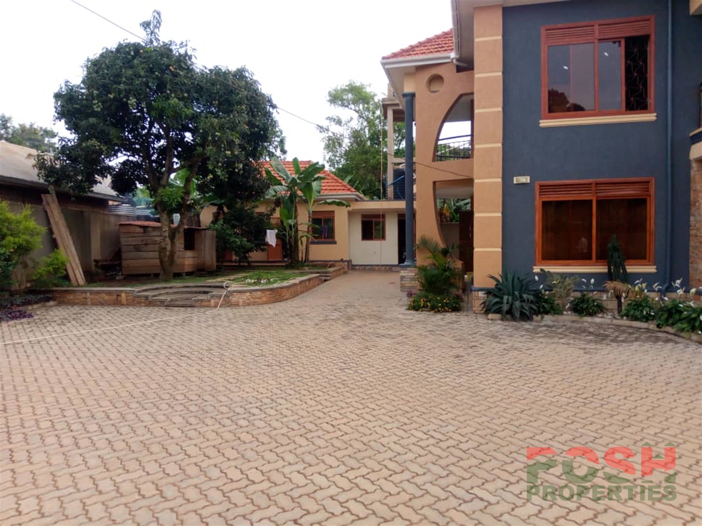 Mansion for sale in Kira Wakiso