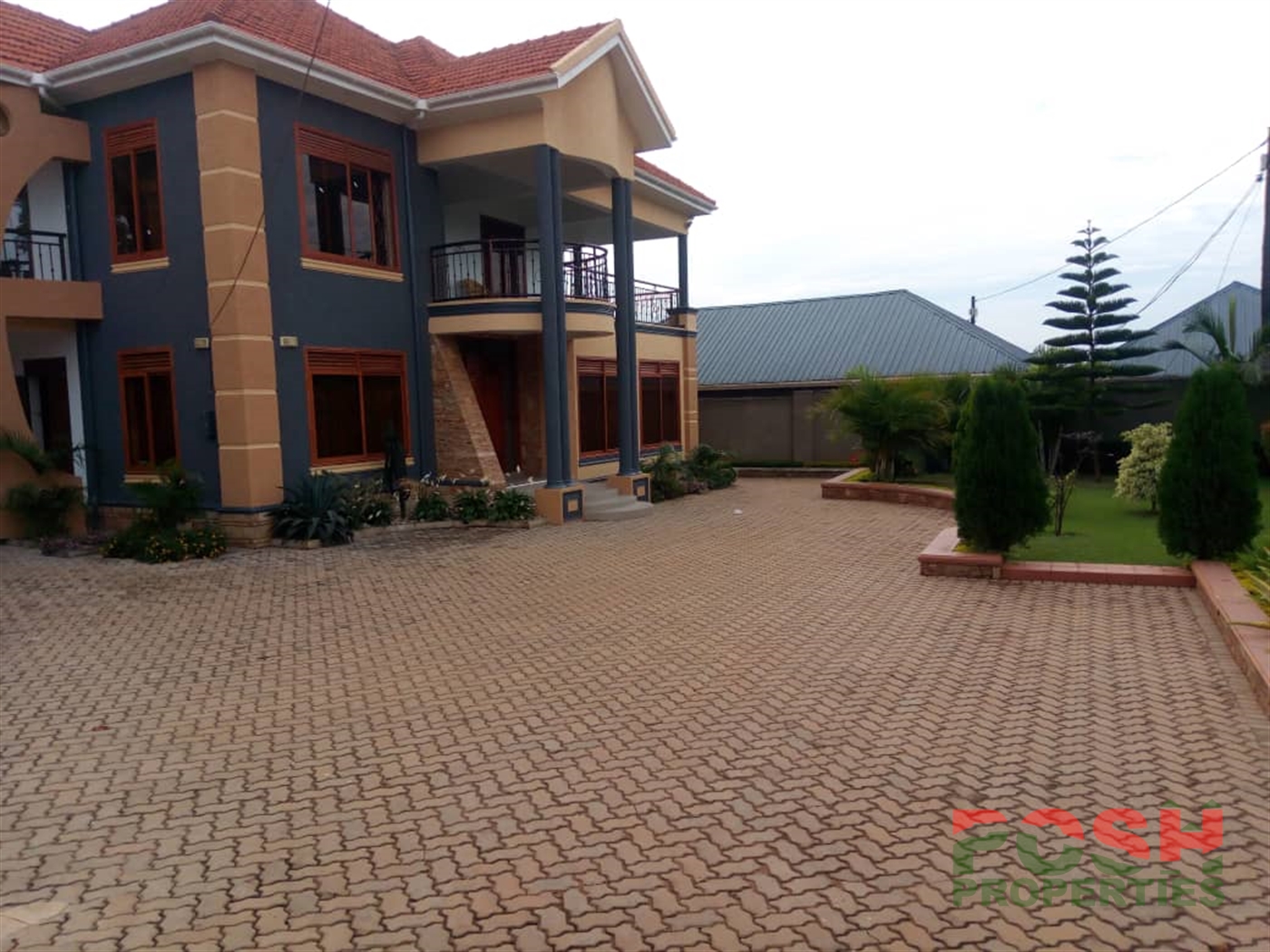 Mansion for sale in Kira Wakiso