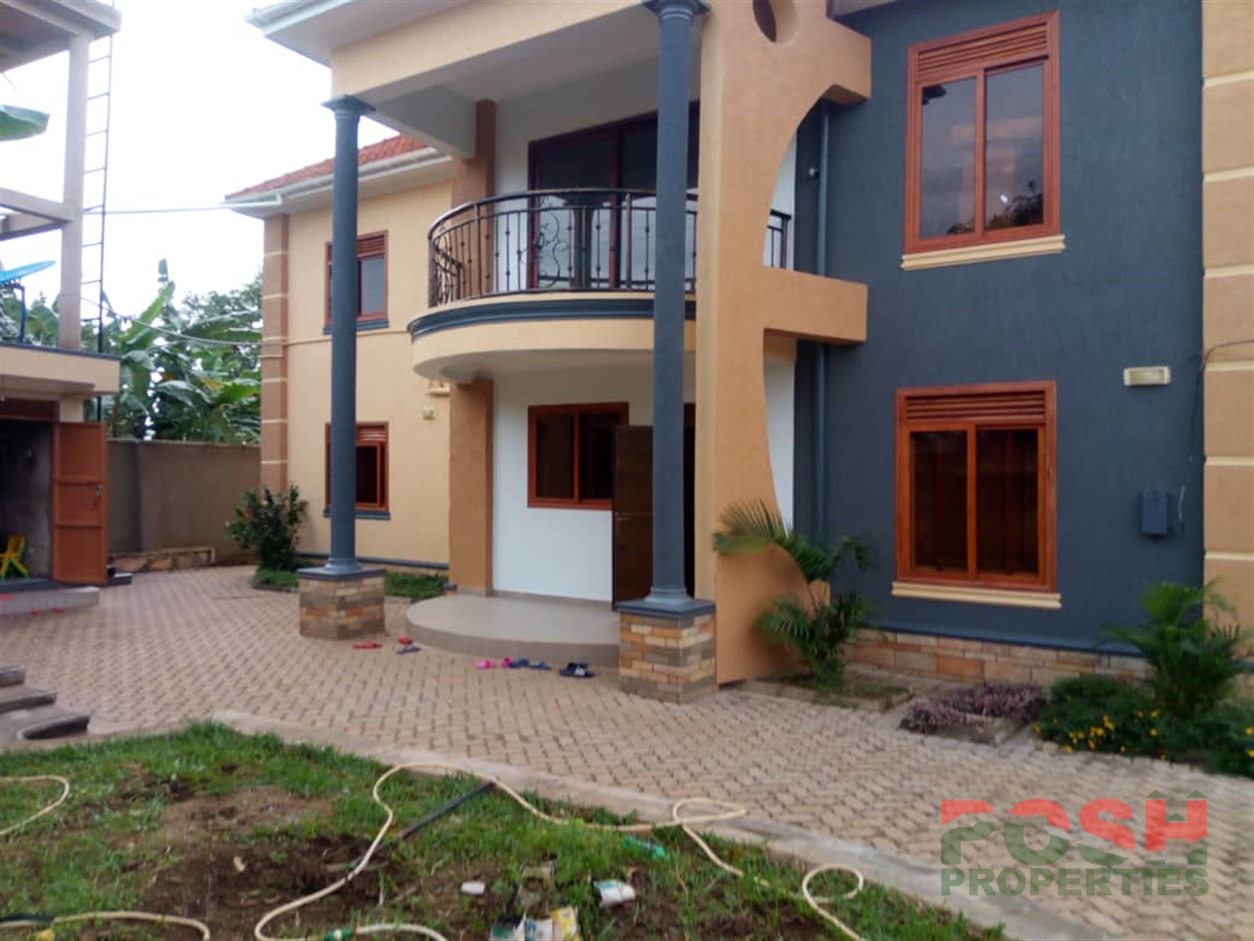 Mansion for sale in Kira Wakiso