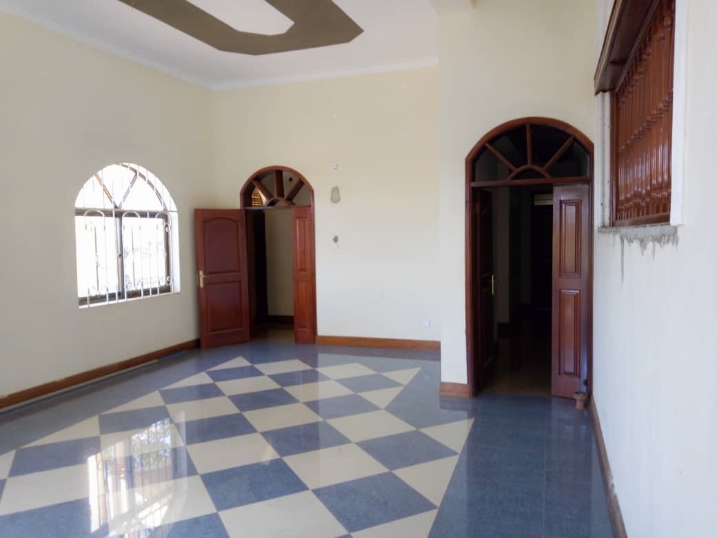 Mansion for rent in Seguku Wakiso