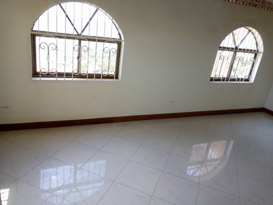 Mansion for rent in Seguku Wakiso