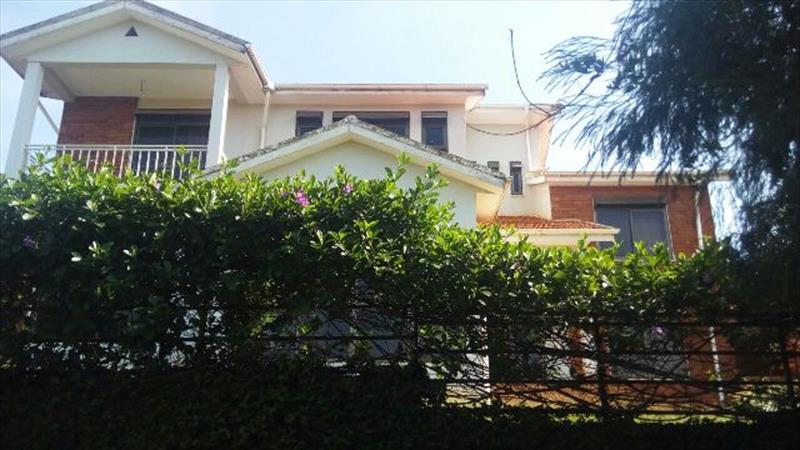 Mansion for rent in Bwebajja Wakiso