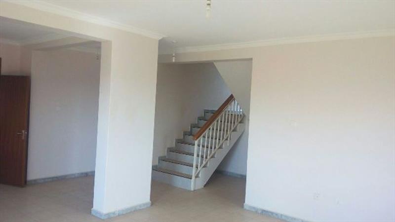 Mansion for rent in Bwebajja Wakiso