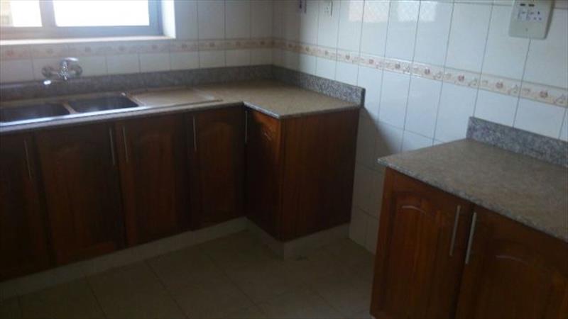 Mansion for rent in Bwebajja Wakiso