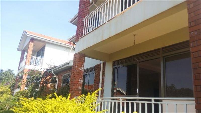 Mansion for rent in Bwebajja Wakiso