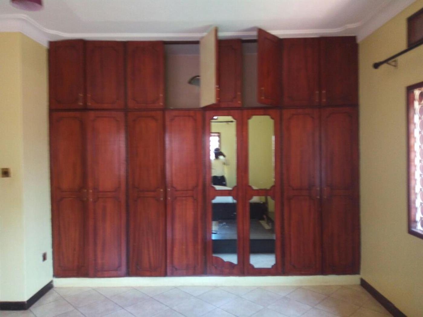 Mansion for rent in Kiwaatule Kampala