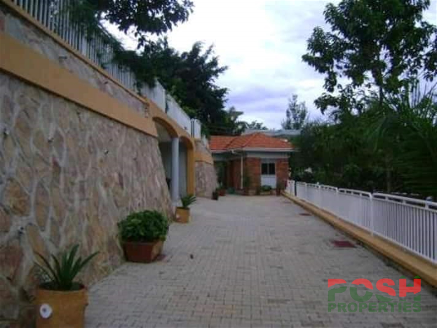 Town House for rent in Mutungo Kampala