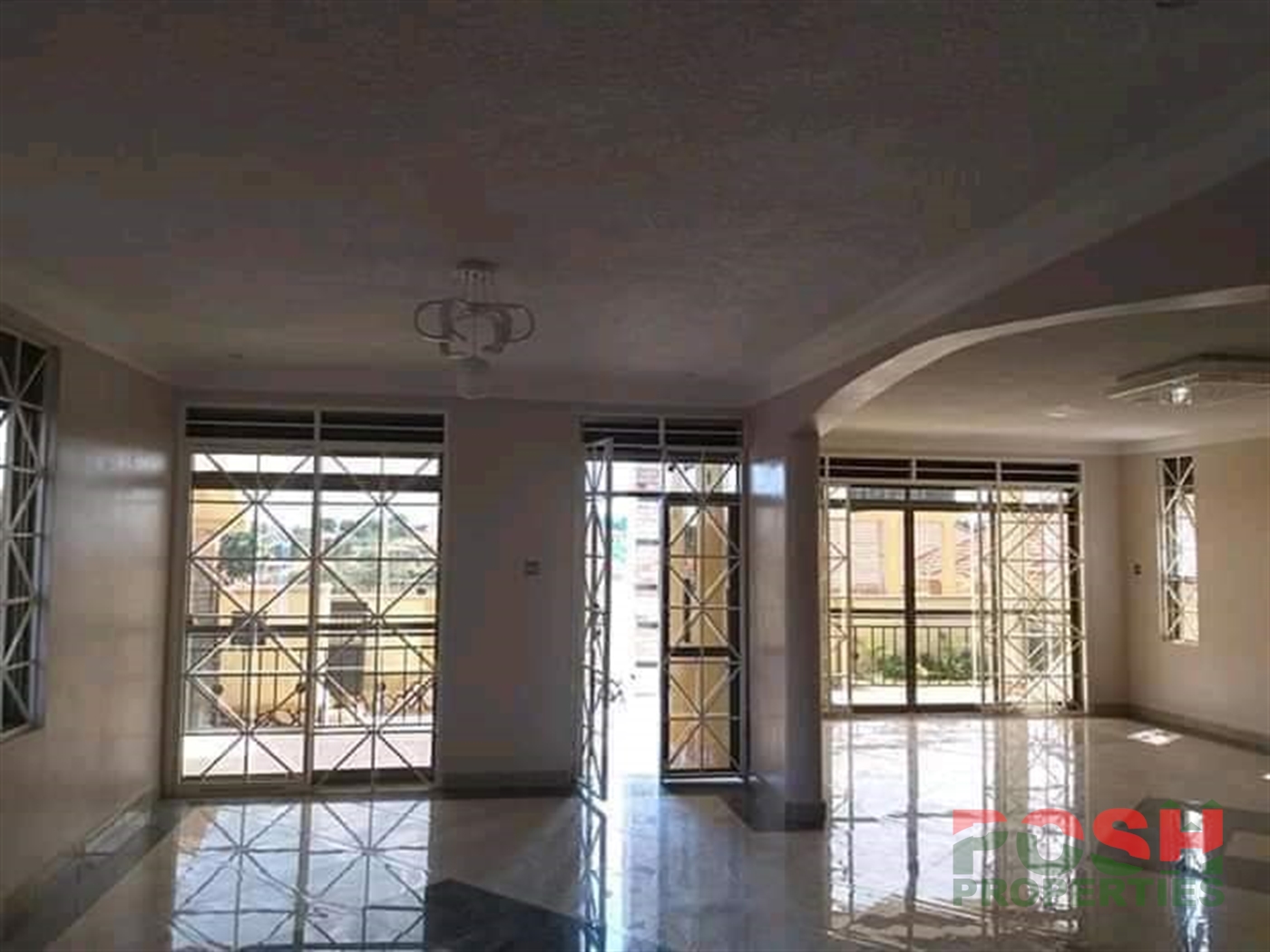 Mansion for sale in Kira Wakiso