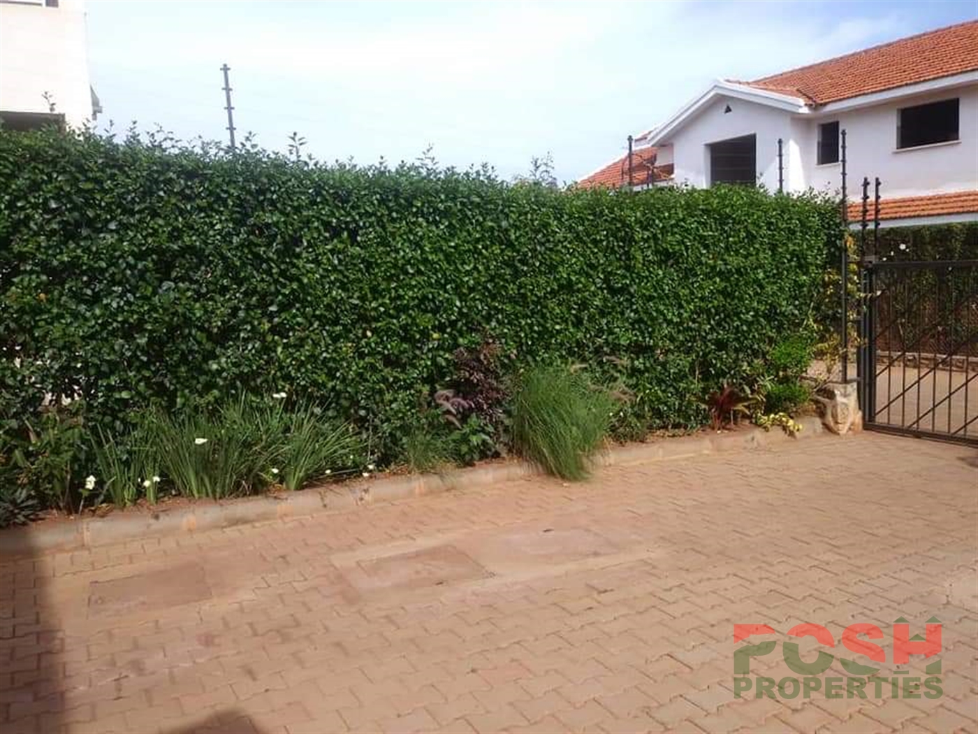 Mansion for sale in Kitende Wakiso