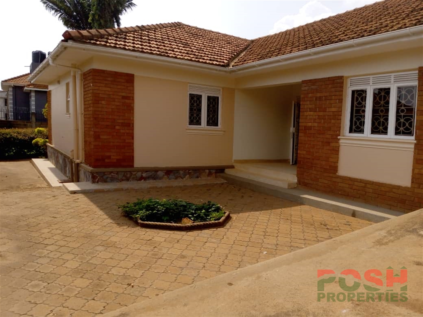 Bungalow for rent in Kiwaatule Kampala