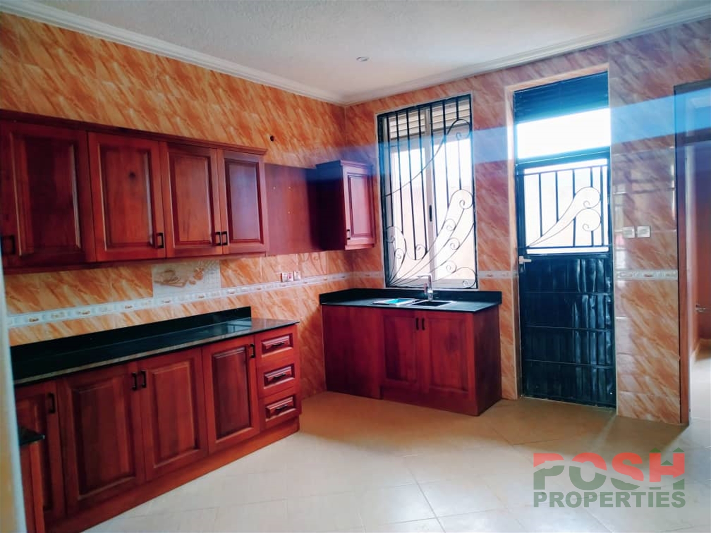 Mansion for sale in Kira Wakiso