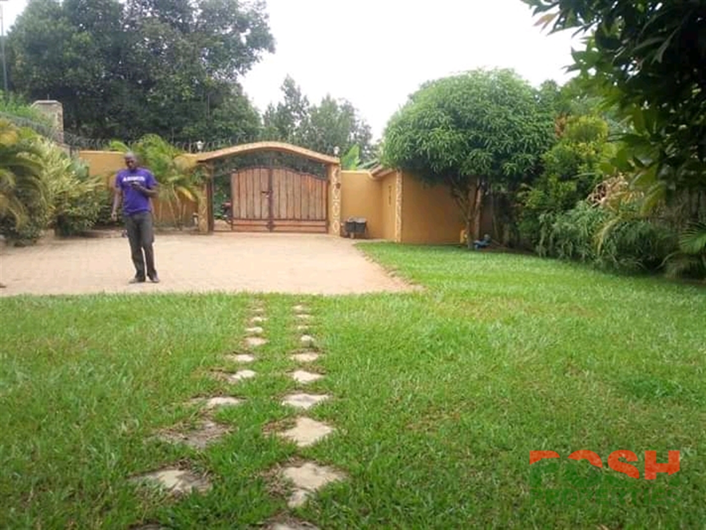 Storeyed house for sale in Mpererwe Wakiso