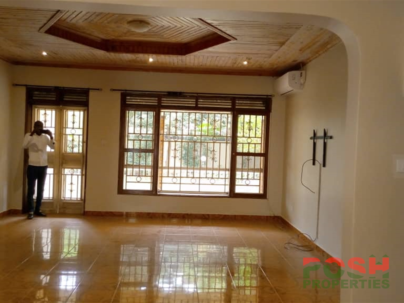 Bungalow for rent in Bugoloobi Kampala