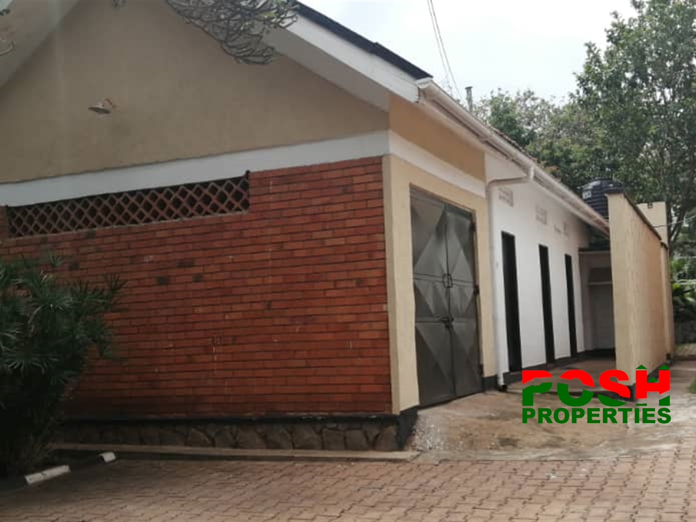 Bungalow for rent in Bugoloobi Kampala