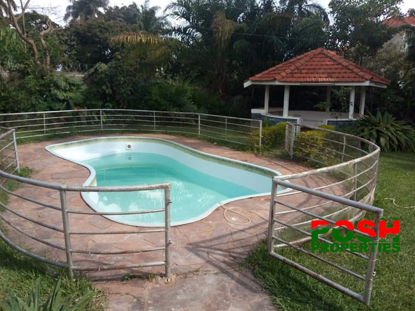 Bungalow for rent in Bugoloobi Kampala