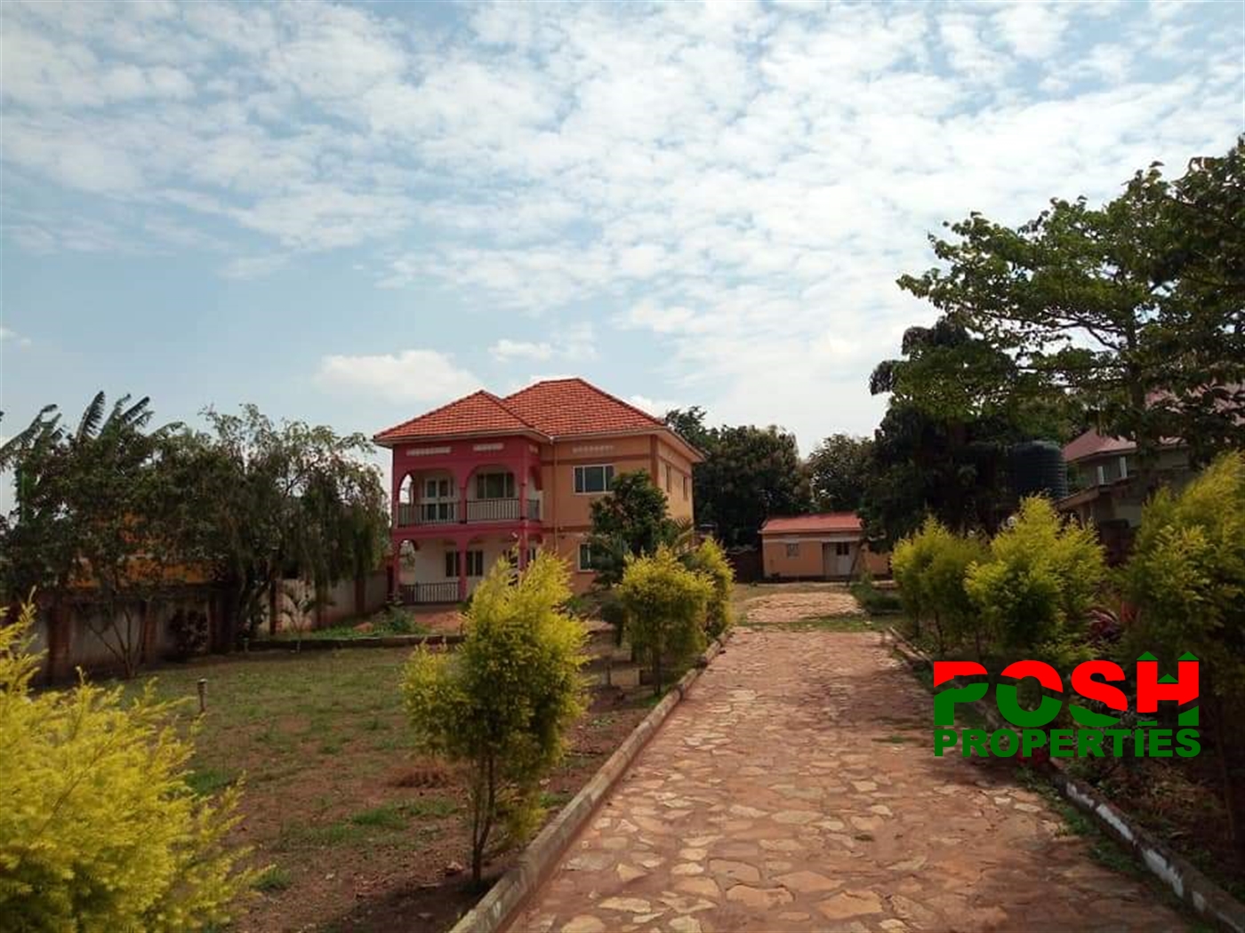 Mansion for sale in Kira Wakiso