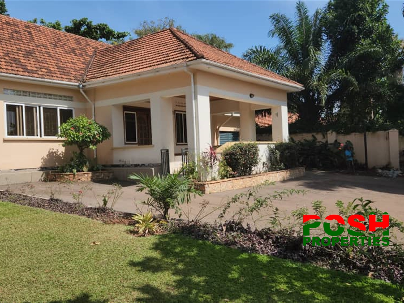 Bungalow for sale in Bugoloobi Kampala