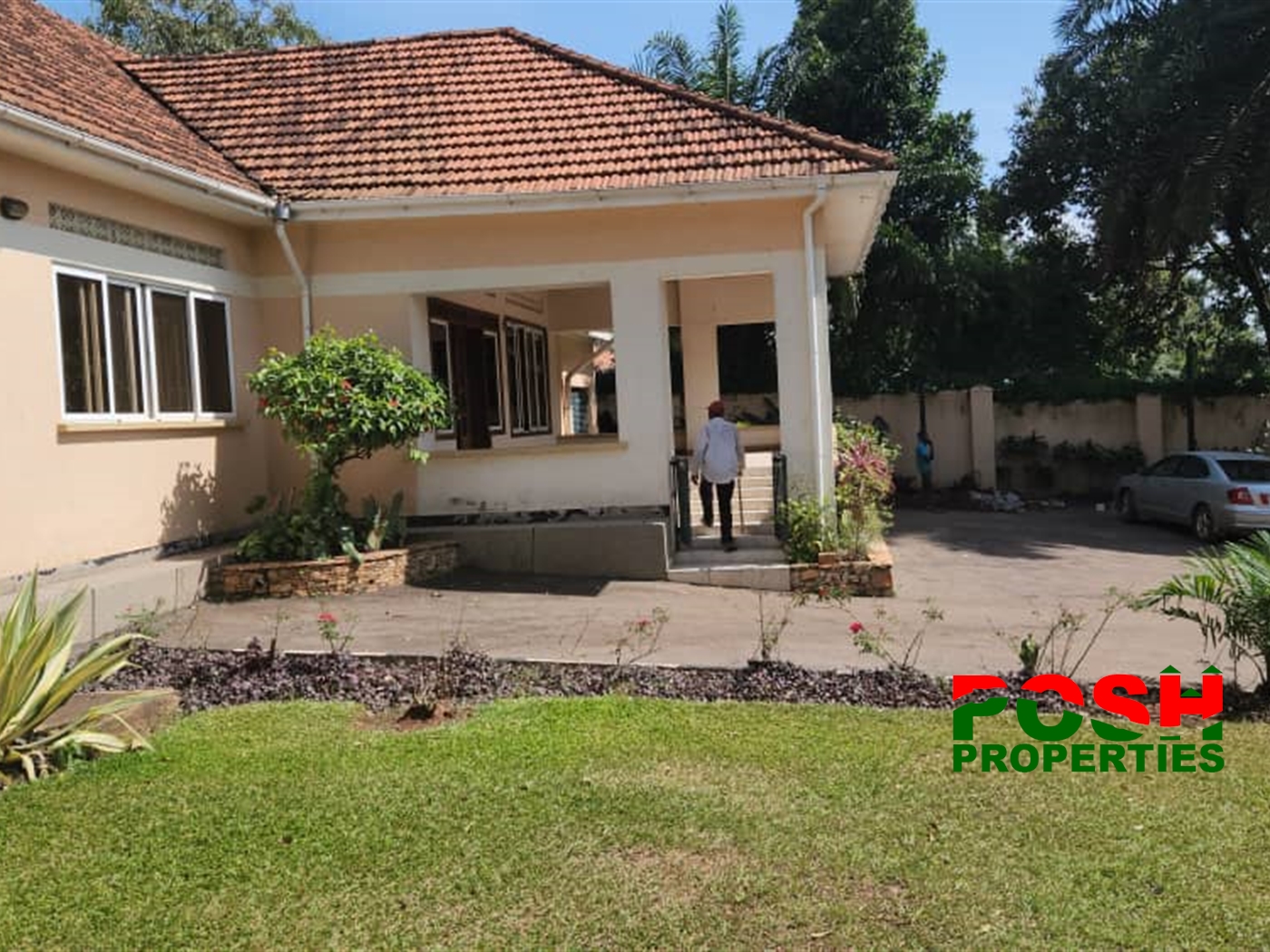 Bungalow for sale in Bugoloobi Kampala