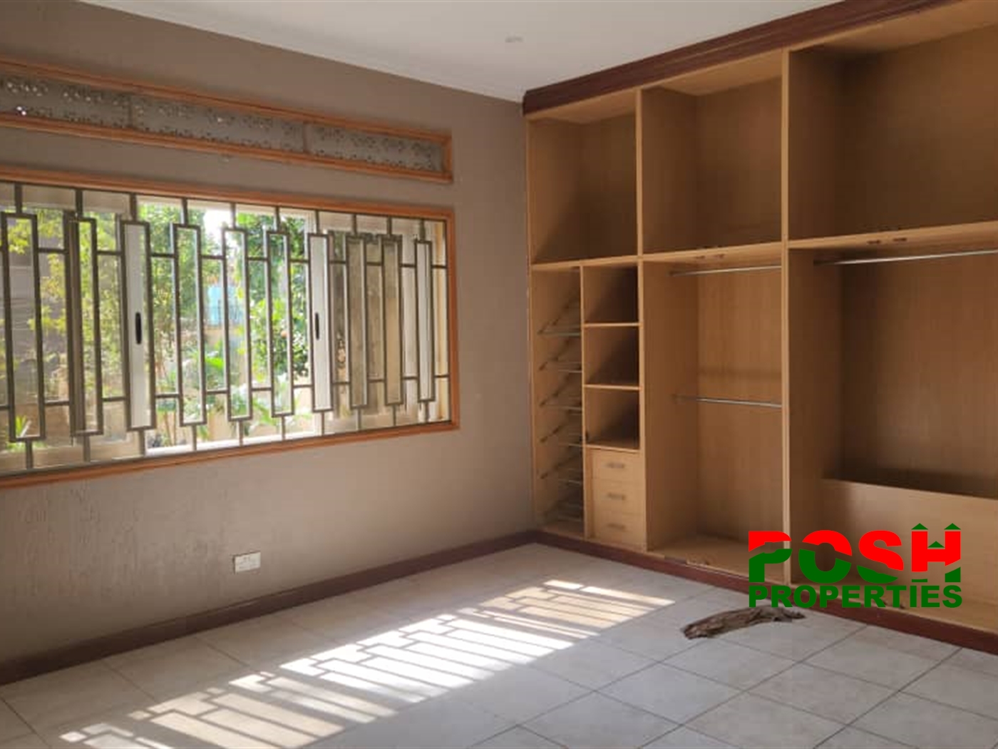 Bungalow for sale in Bugoloobi Kampala