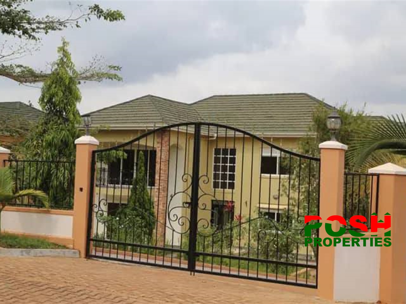 Mansion for rent in Bwebajja Kampala