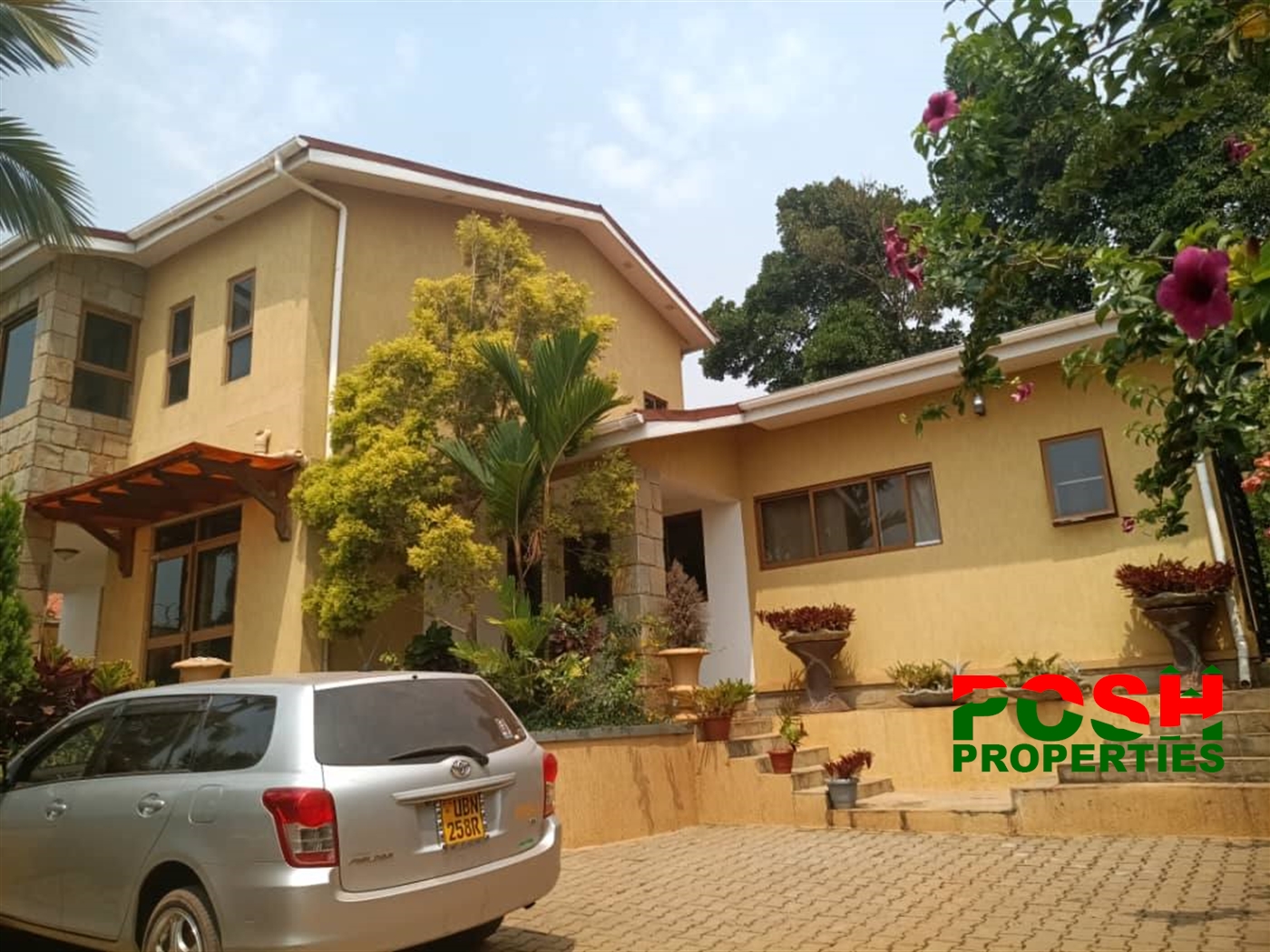 Storeyed house for sale in Bwebajja Wakiso