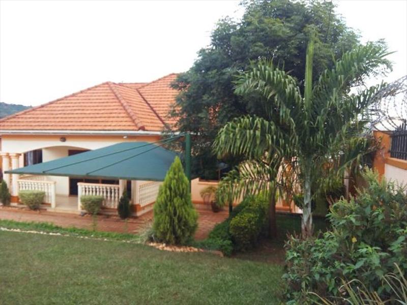 Bungalow for rent in Bwebajja Wakiso