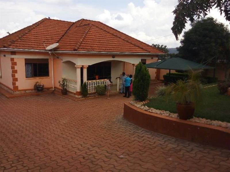 Bungalow for rent in Bwebajja Wakiso