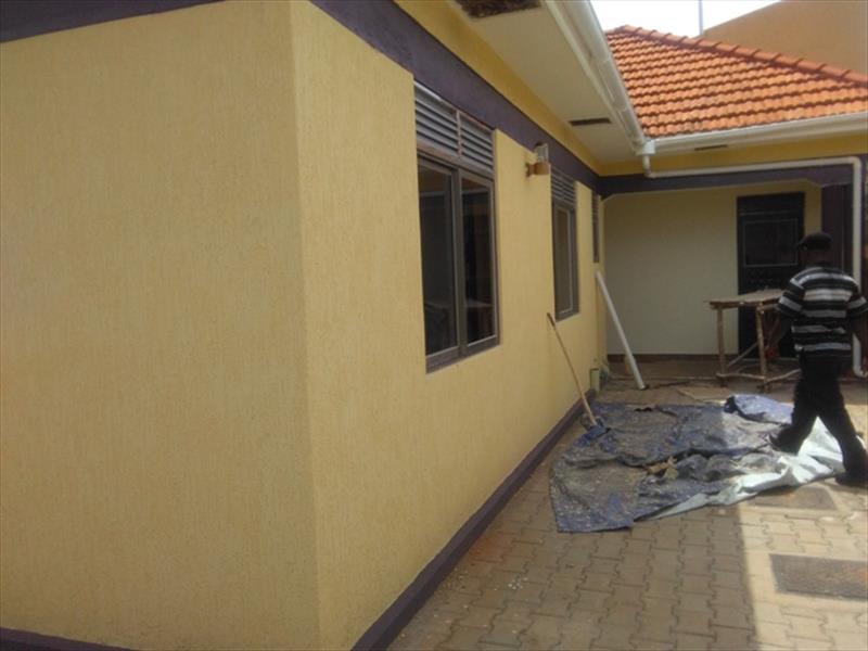 Bungalow for rent in Bwebajja Kampala