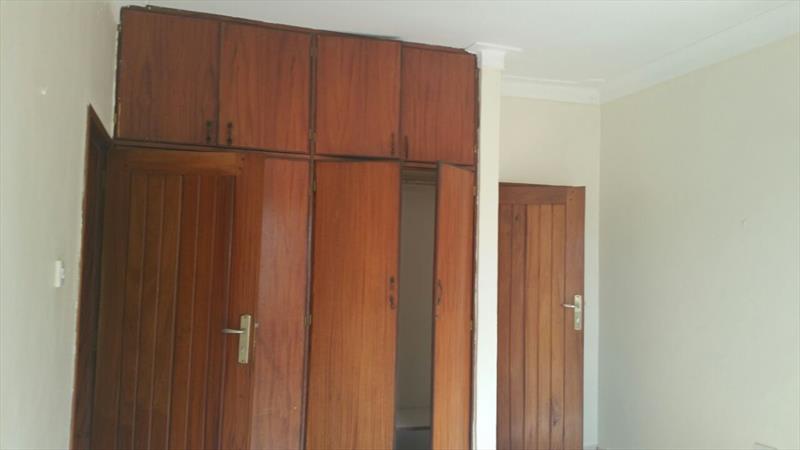 Bungalow for rent in Mutungo Kampala