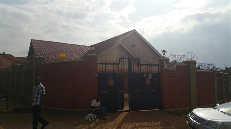 Bungalow for rent in Mutungo Kampala