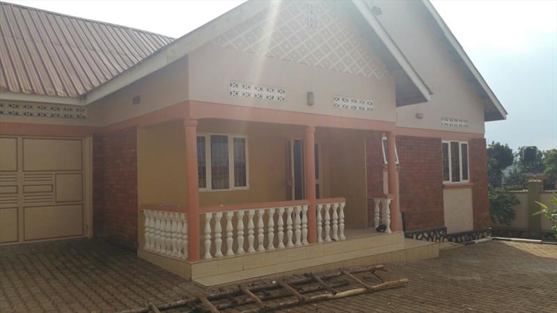 Bungalow for rent in Mutungo Kampala