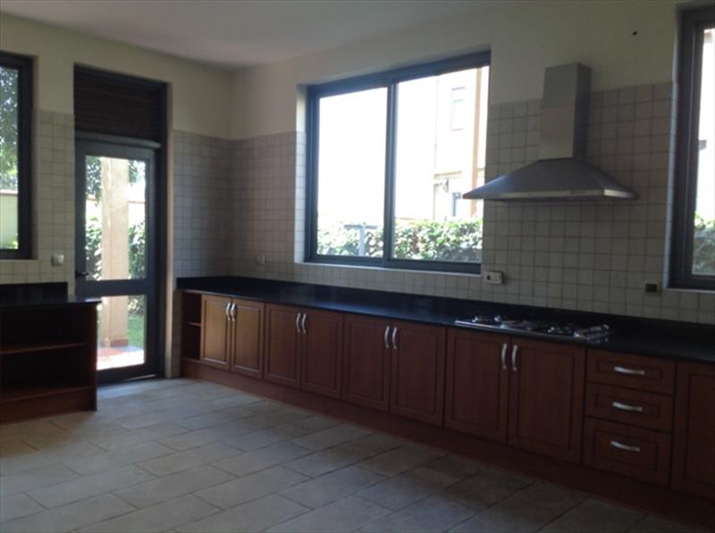 Town House for rent in Lugogo Kampala