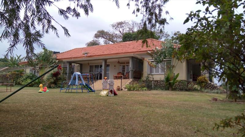 Bungalow for rent in Mutungo Kampala