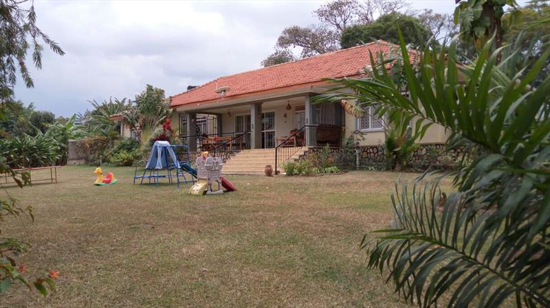 Bungalow for rent in Mutungo Kampala