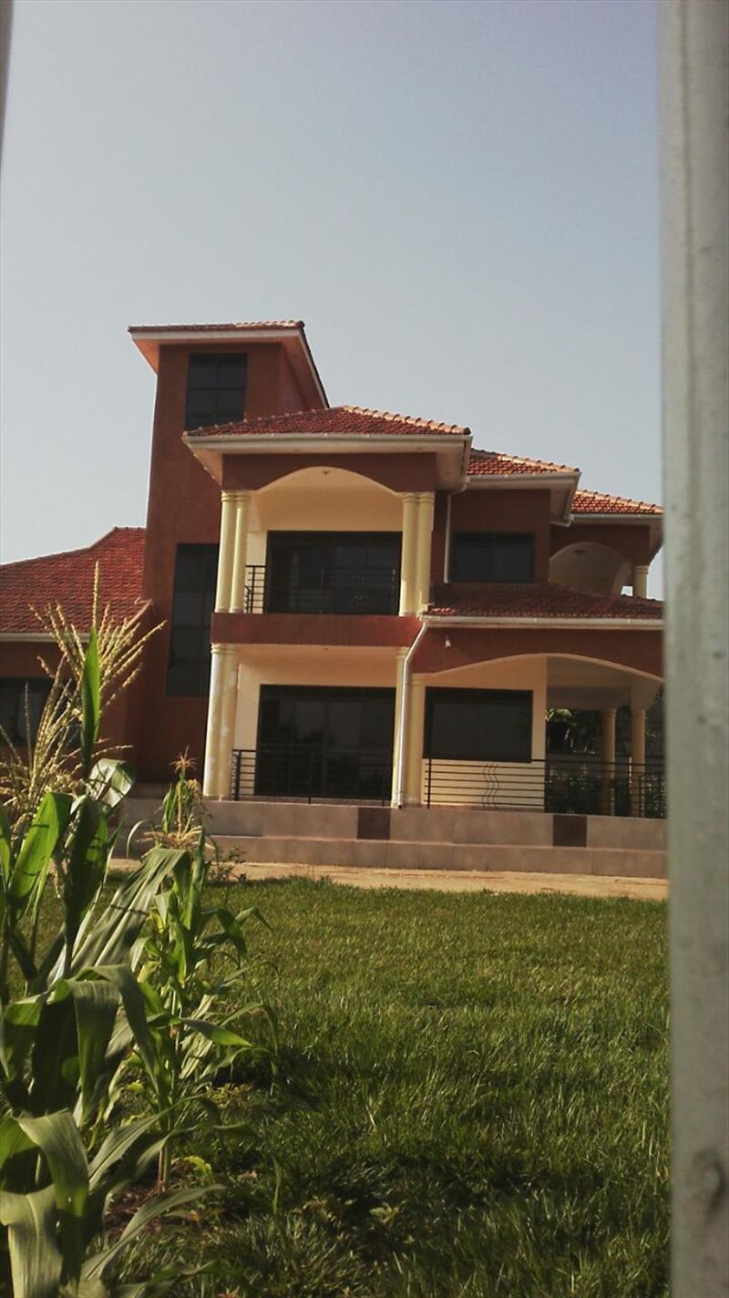 Mansion for rent in Luzira Kampala