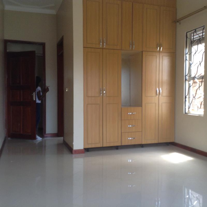 Bungalow for rent in Kira Wakiso