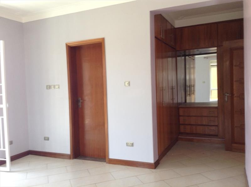 Mansion for rent in Kansanga Kampala