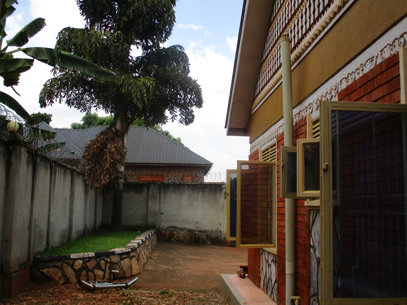 Bungalow for sale in Kitende Wakiso