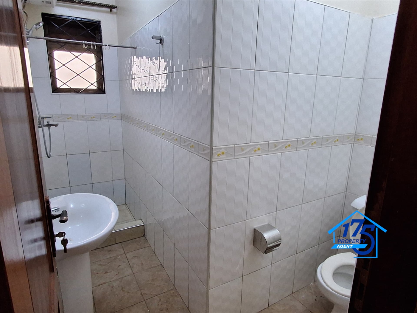 Duplex for rent in Buwaate Wakiso