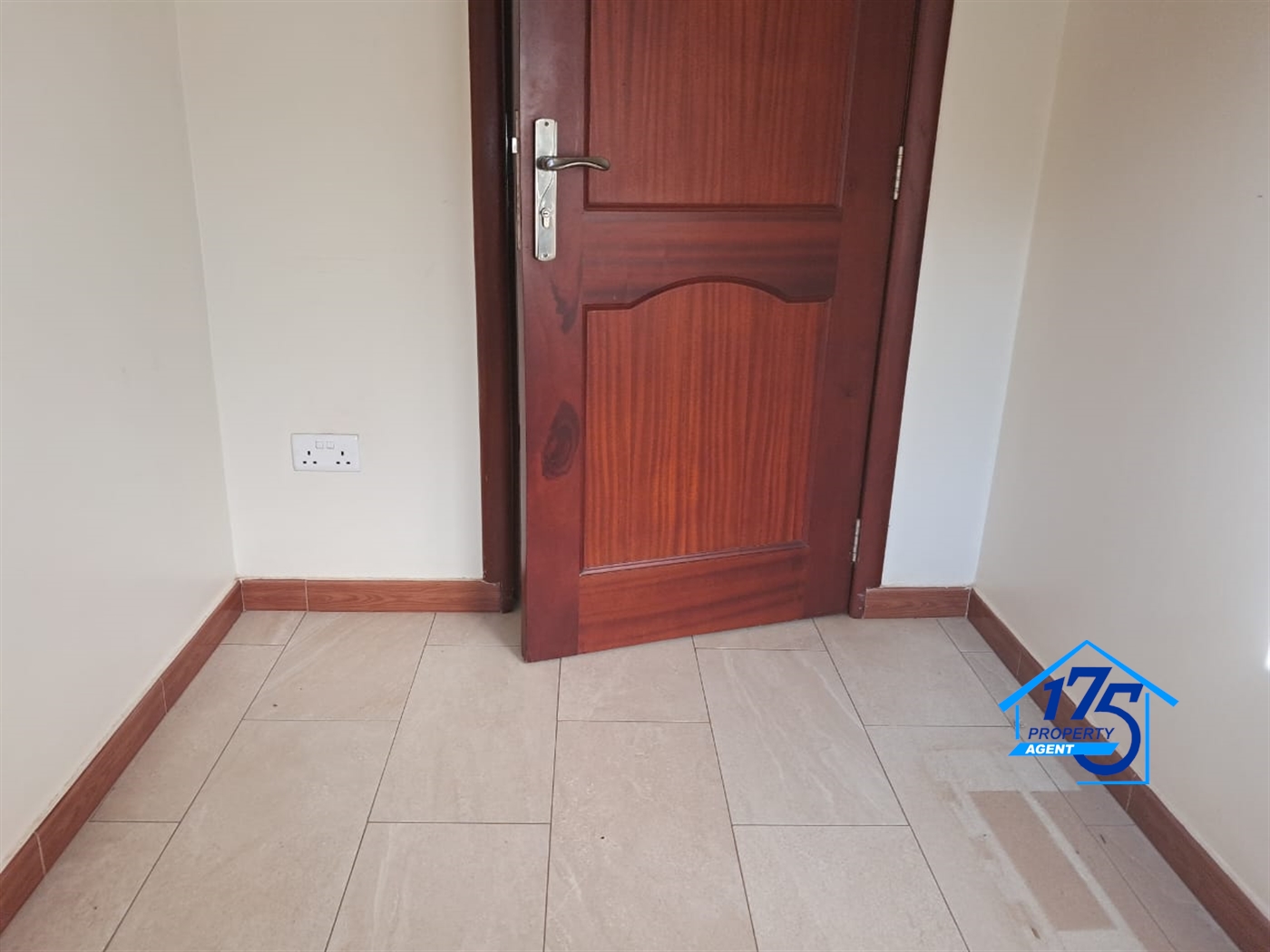 Duplex for rent in Kisaasi Kampala