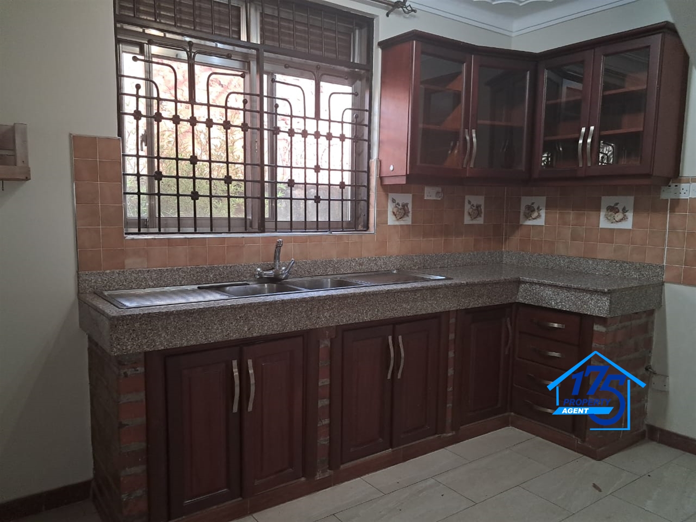 Duplex for rent in Kisaasi Kampala