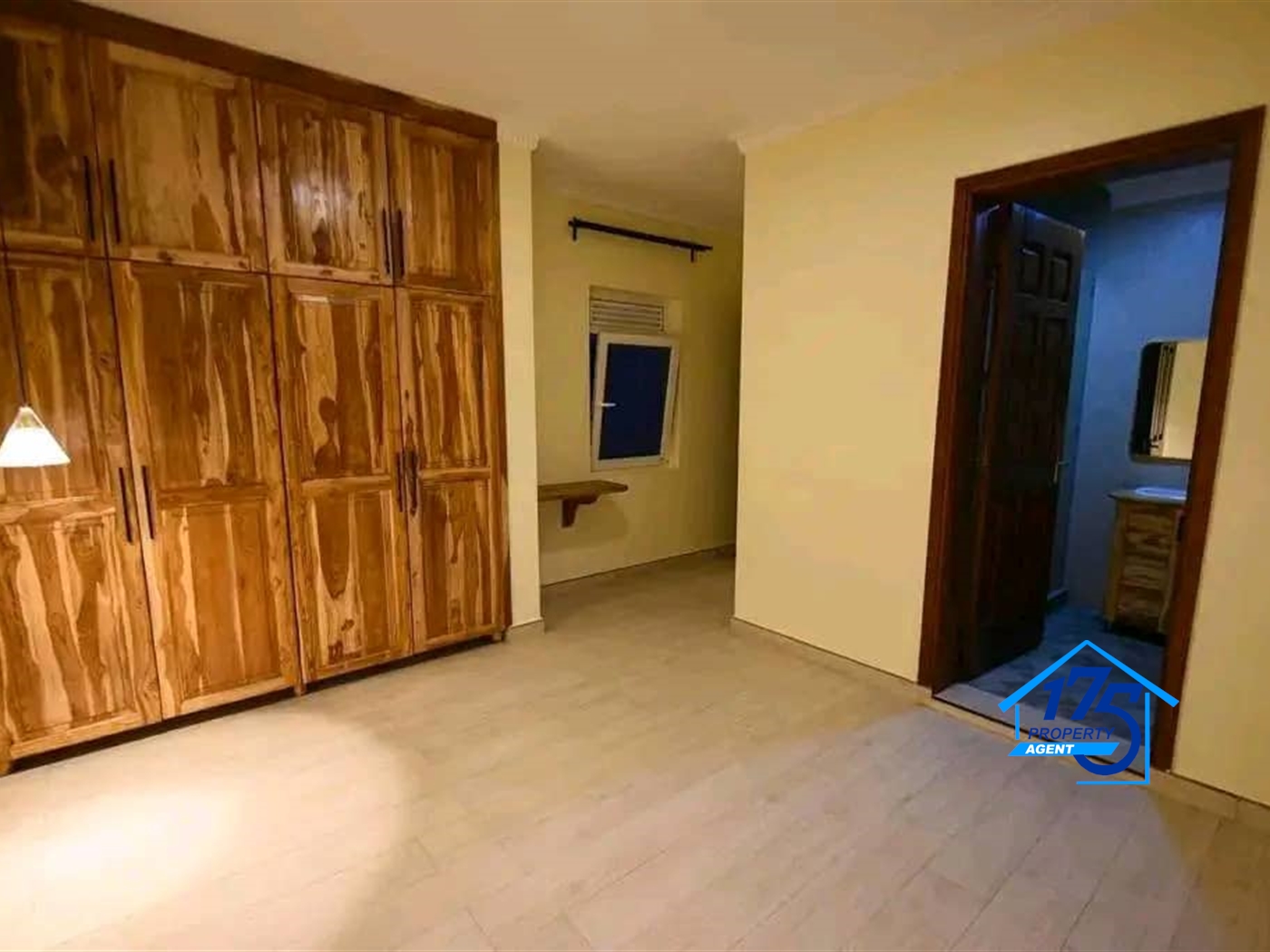 Duplex for rent in Bugoloobi Kampala