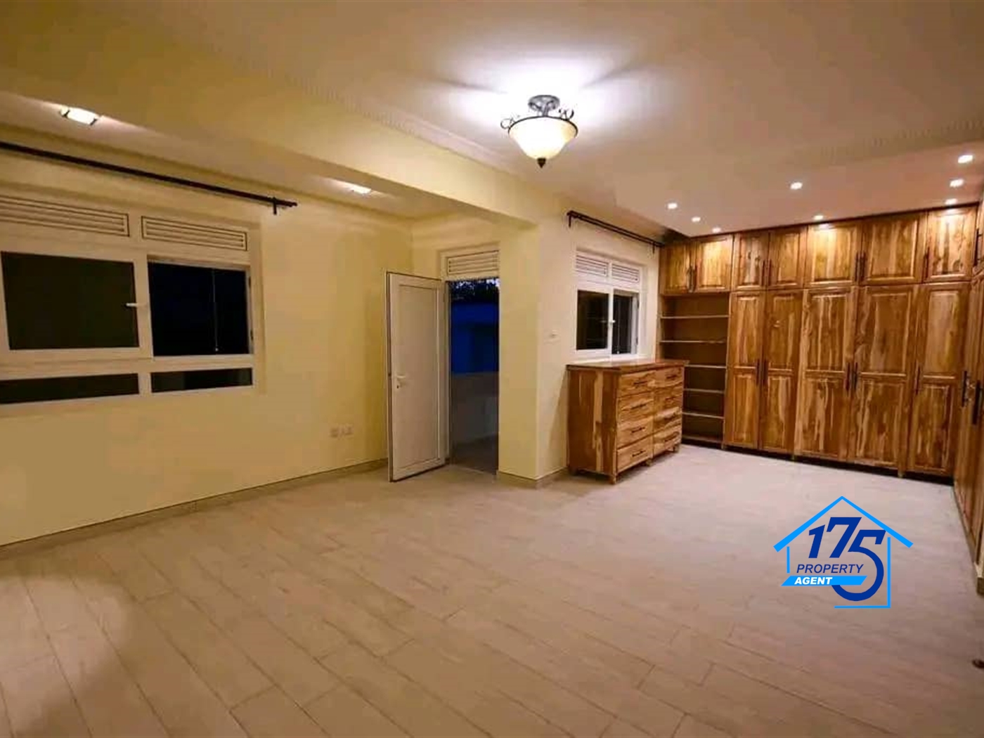 Duplex for rent in Bugoloobi Kampala