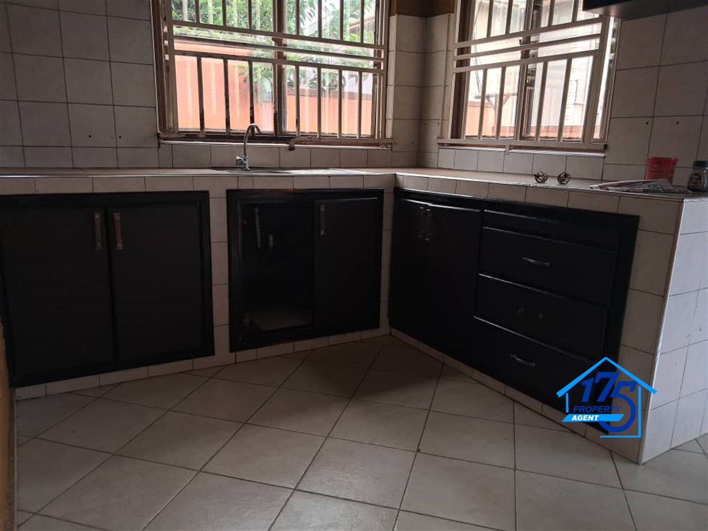 Semi Detached for rent in Kulambilo Wakiso