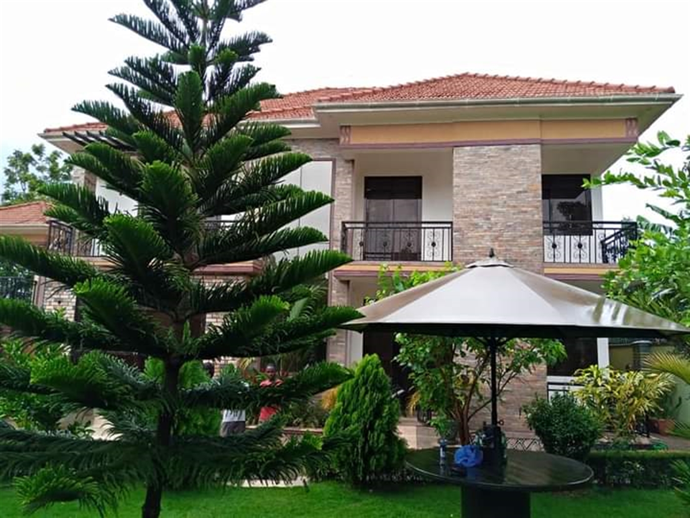 Storeyed house for sale in Nakweelo Wakiso