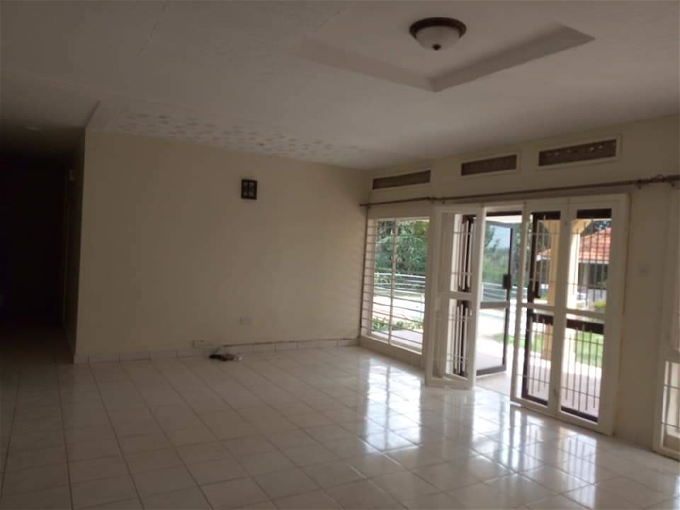 Bungalow for sale in Bugoloobi Kampala