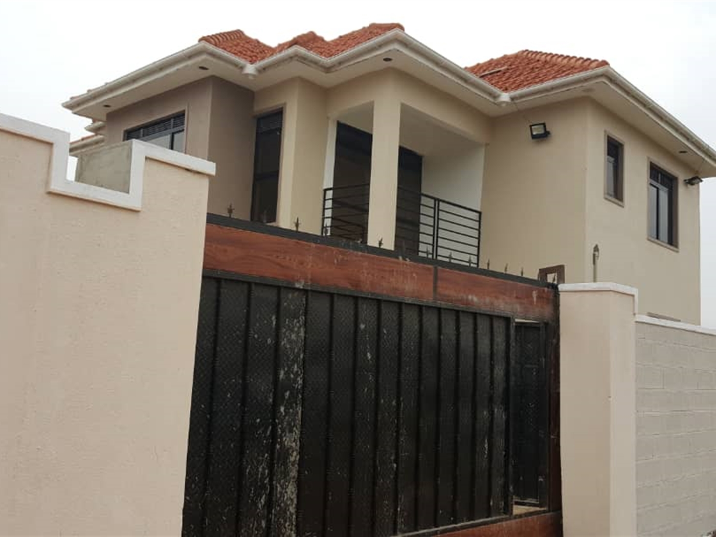 Storeyed house for sale in Kitende Wakiso