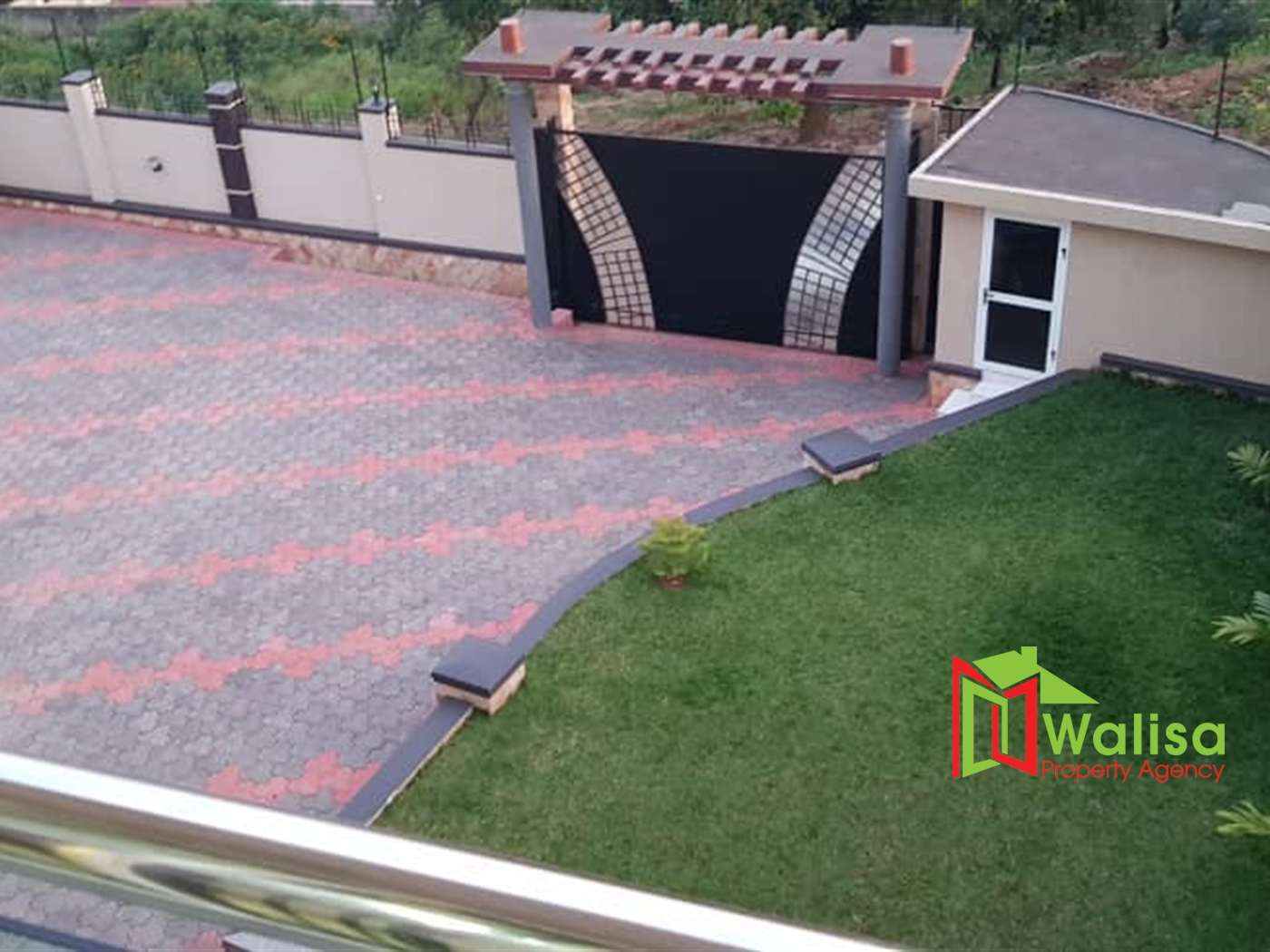 Mansion for sale in Lubowa Wakiso