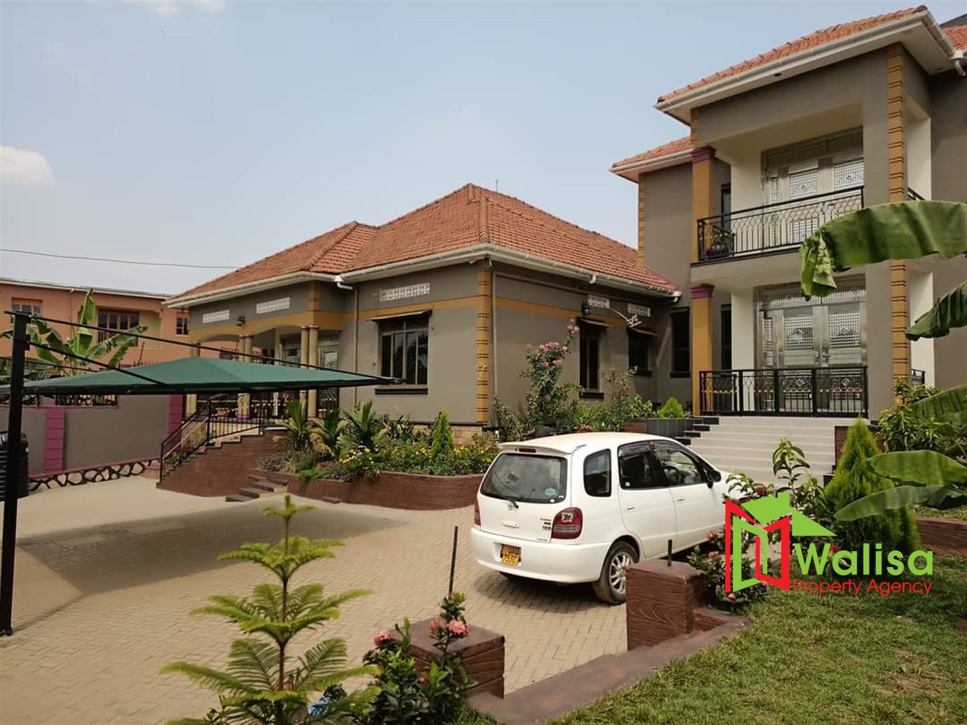 Mansion for sale in Kira Wakiso