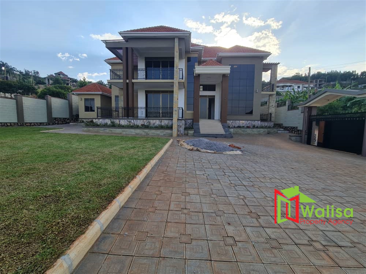 Storeyed house for sale in Akright Wakiso